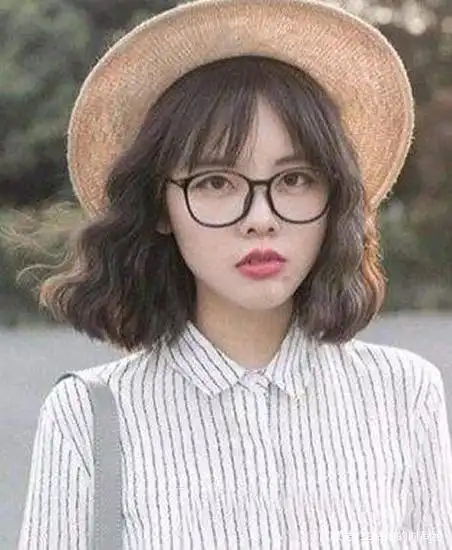 短卷发发型2021年最新超减龄少女头