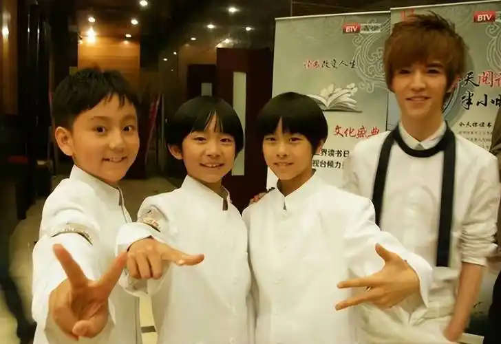 原创22岁的易烊千玺从童星走到明星原来是因为他的妈妈