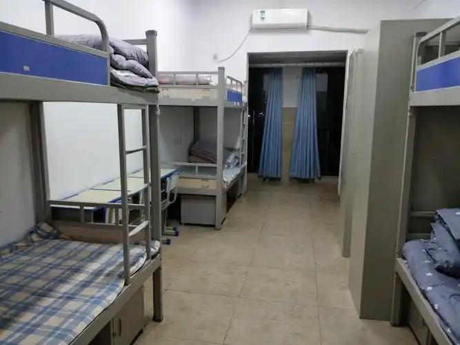 创建文明雅室 营造温馨氛围 - 学生活动 - 郑州龙湖一中