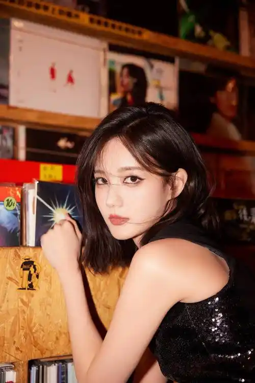 儿时开始习舞后,就梦想考入北京舞蹈学院的李一桐,中学和大学的时候