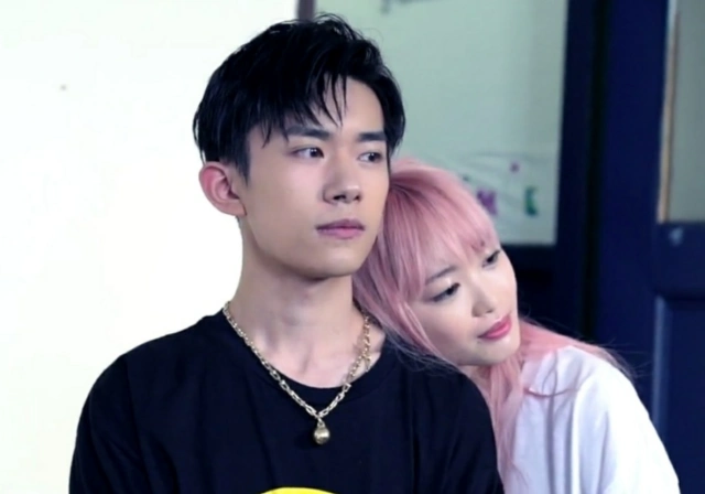 易烊千玺到底合作了多少女模?当看到照片后,千纸鹤:她凭什么?