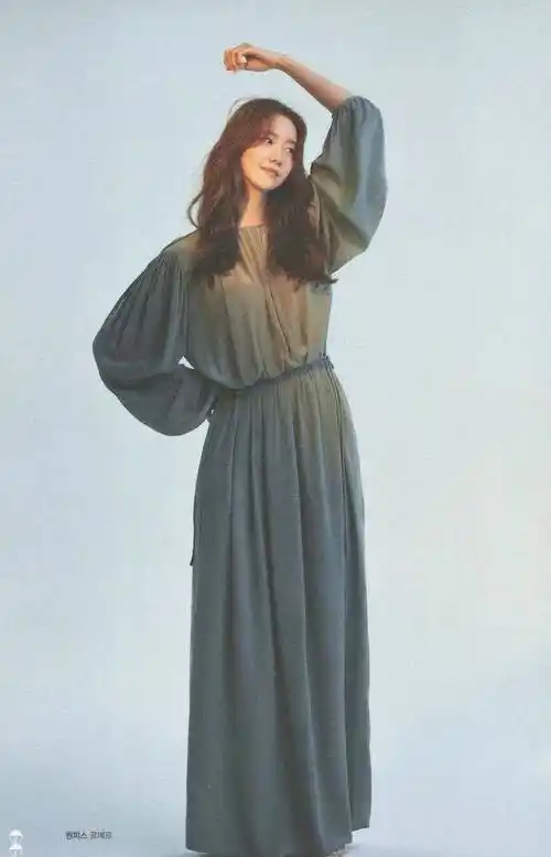 林允儿生日造型曝光,身穿绿色碎花裙甜美俏皮,30岁依旧像少女_部分