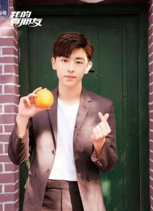 《我的真朋友》邓伦吃不停,angelababy眼里都是羡慕可不敢动筷子_邵芃