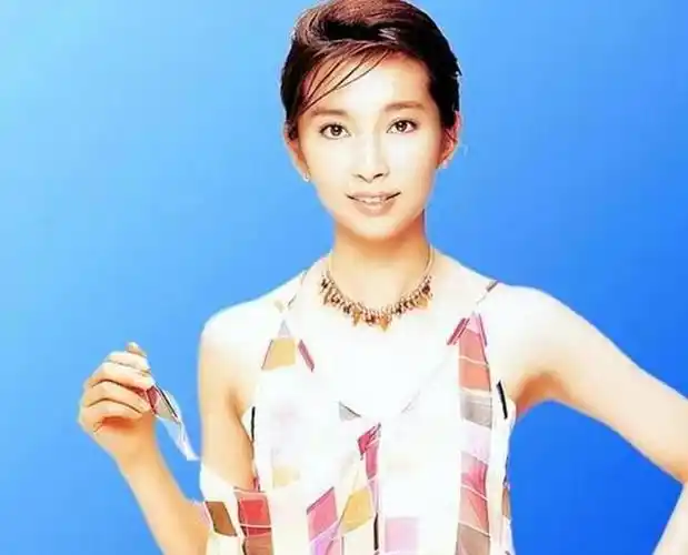 交际花李冰冰现形记讨好大佬陪睡上位拍一部戏换一个伴侣