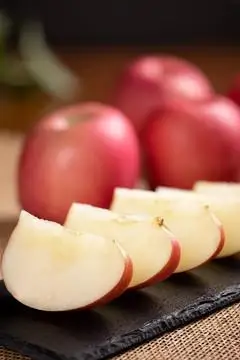 切开的苹果图片