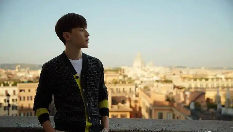 原创《我的真朋友》邓伦眼睛小撩妹被嫌弃,朱一龙初恋脸受追捧!_程真