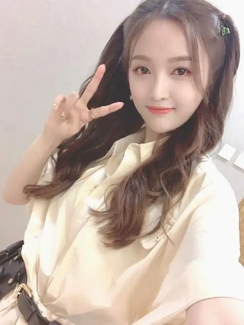 吴宣仪双马尾甜美自拍照图片