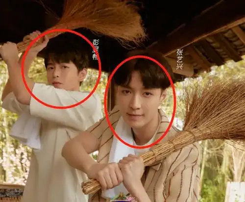 《向往》三兄妹海报,张子枫彭昱畅张艺兴的姿势,关系亲疏很显然