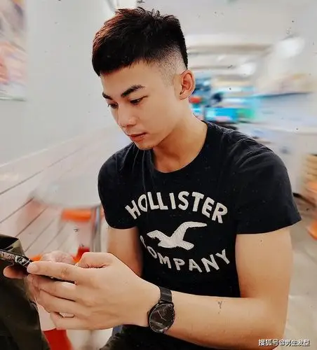 2021男生不要只会剪"寸头",留这4款潮流发型,个性又帅气