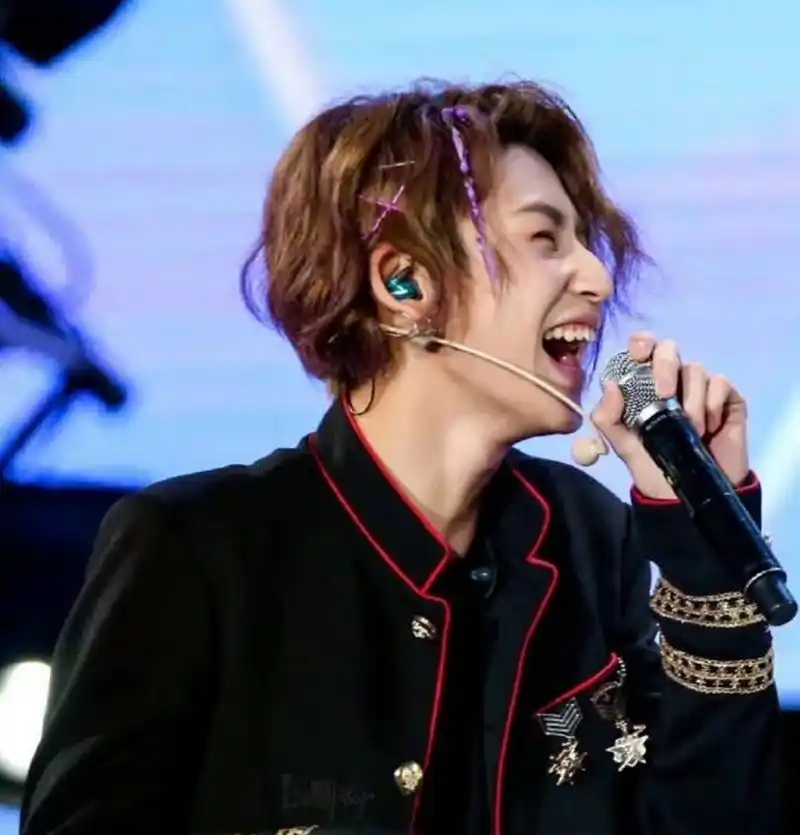 小鬼粉丝名,应援色,口号分别是什么?首张个人音乐ep叫什么?