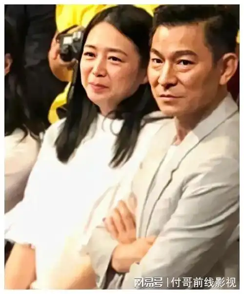 朱丽倩少女时代美艳动人引人注目刘德华30年宠爱不变