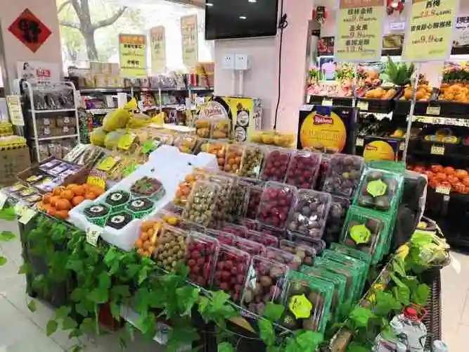 清美鲜食(腾冲路店)-"还不错的一家生鲜店,蔬菜种类有点少,各种.