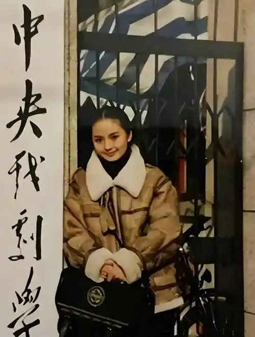 刘丹:25岁车祸离世,父亲哥哥相继去世,箫剑守墓24年!