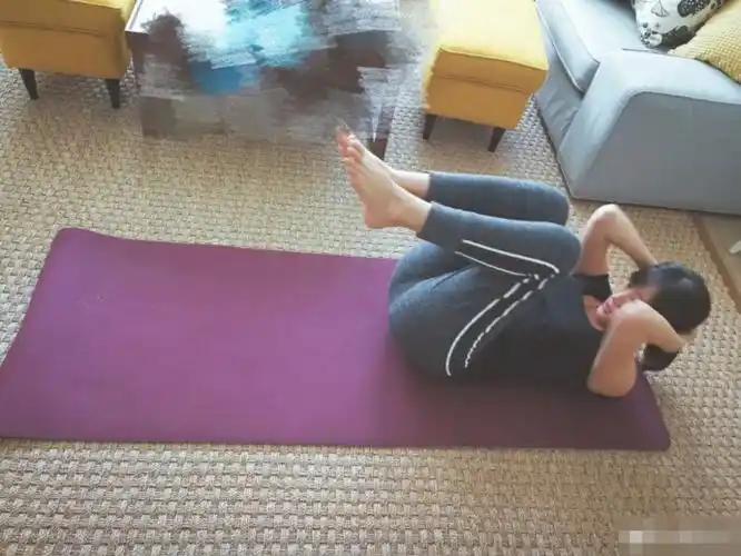 章龄之晒产后健身照 素颜出镜皮肤水嫩