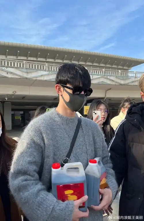 郭俊辰喜提两大桶山西老陈醋