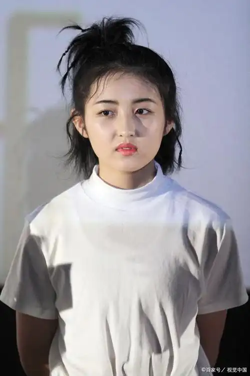 张子枫是华谊兄弟时代文化经纪有限公司旗下艺人.