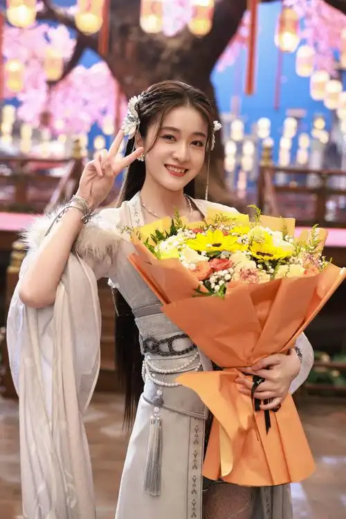 张雪迎新剧《墨白》杀青照,这个造型真的好仙呐