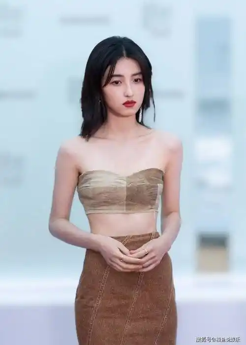 张子枫终于女人味一回!