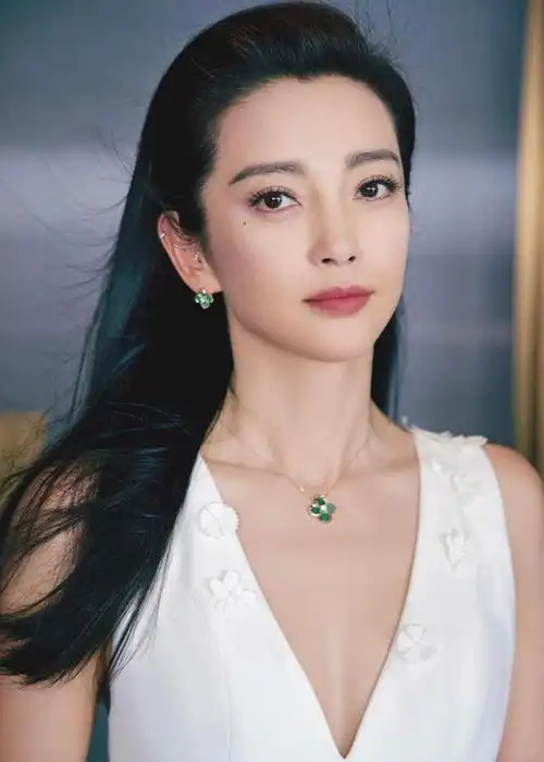 李冰冰新写真照化一抹纯白为裙美若天仙不愧是影坛女神