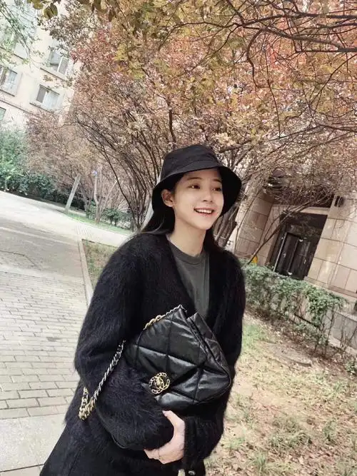 香奈儿欧阳娜娜包不显老气哦