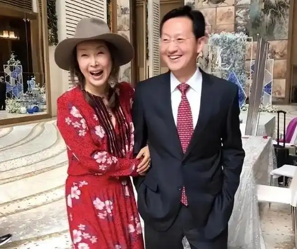 感到陌生,但在70,80后的心目中,她的地位以及知名度丝毫不亚于韩红