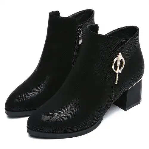 名洋鸟妈妈鞋短靴棉鞋女冬季中老年皮鞋保暖加绒新款中跟粗跟马丁靴