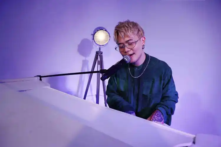 五月天玛莎逃友情助阵站台化解萧秉治紧张心情