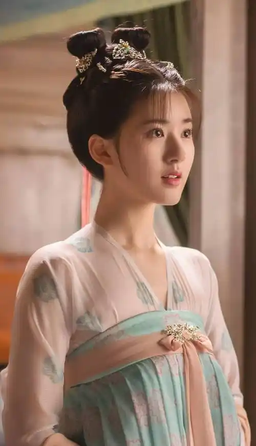 赵露思素颜皮肤吹弹可破,上妆变"磨皮脸",同款妆容赶紧学起来_step