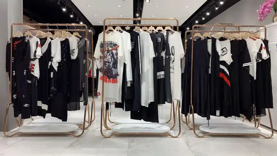 乌丫20夏一线大牌专柜正品女装尾货品牌折扣女装直播实体涨粉货源