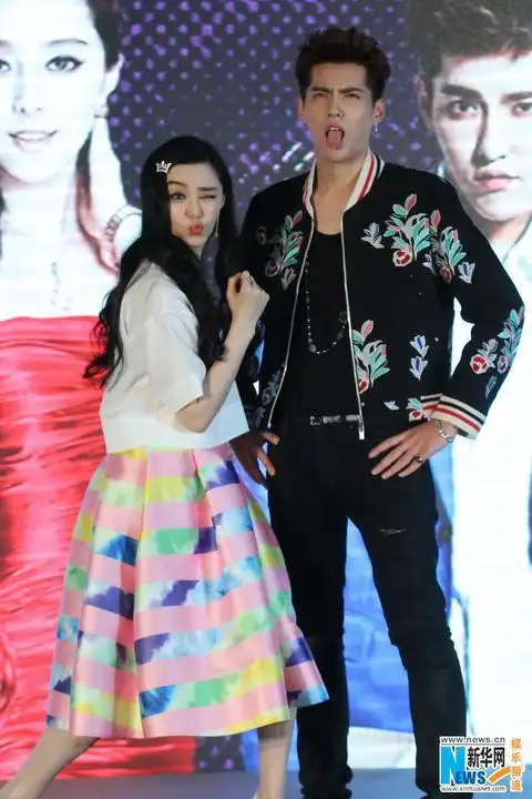 范冰冰公主抱吴亦凡盖红布独处赞李晨颜值高