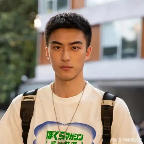 男生夏季别只会剪"寸头"发型,试试这3款,清爽帅气又显精神!