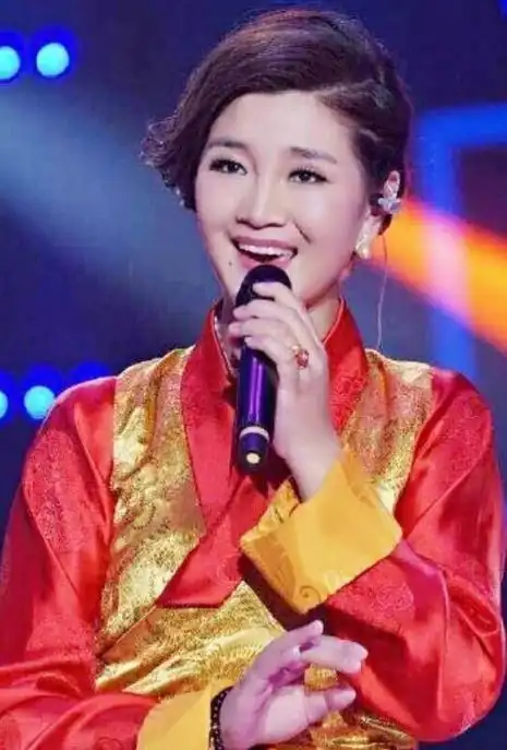 降央卓玛(藏族的歌手)_尚可名片
