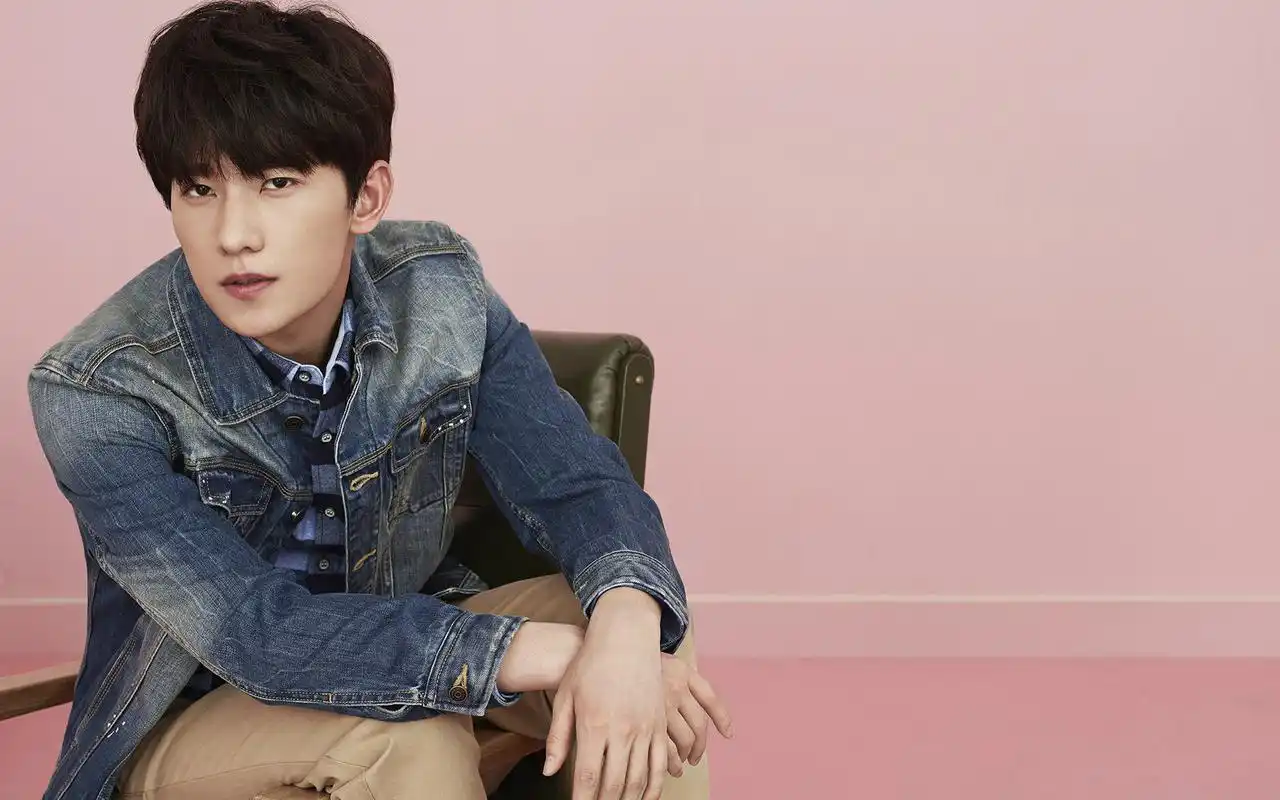 杨洋帅气图片桌面壁纸