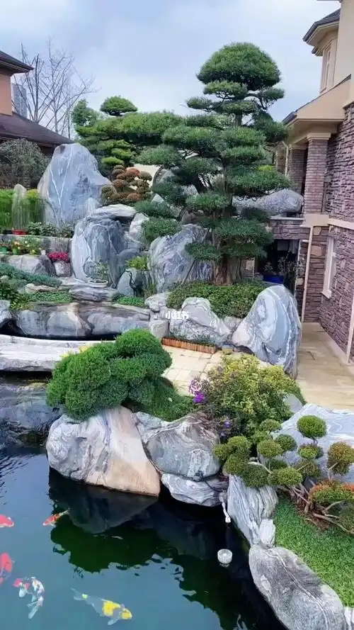 假山锦鲤池配绿植够大气