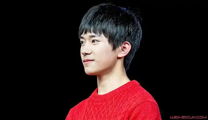 易烊千玺给同学留言 半夜回校留下14字被刷屏(图)