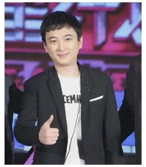 周燕妮视角下的王思聪感情专注分手后情商亮眼玲珑有神