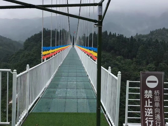 广东盘山玻璃栈道施工队