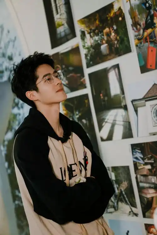 刘昊然把宫崎骏电影穿在身上