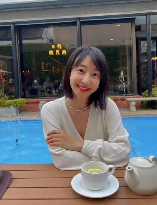 湖南台主持姜尘隐退后现身!