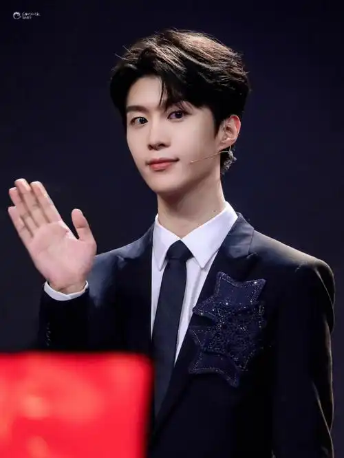 范丞丞 登#湾区升明月 大湾区中秋电影音乐晚会,爱国之心,情满东方