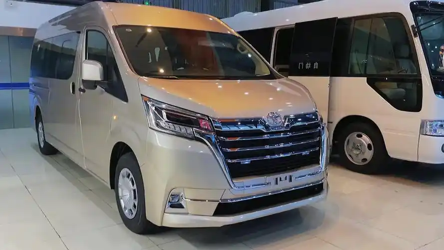 金色皇冠版丰田海狮细节展示到底有多细致,这真的是工艺品 _易车视频