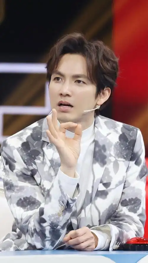 我在#王牌对王牌# 战队榜互动中,为@钟汉良. 来自云淡风轻暖vv - 微博