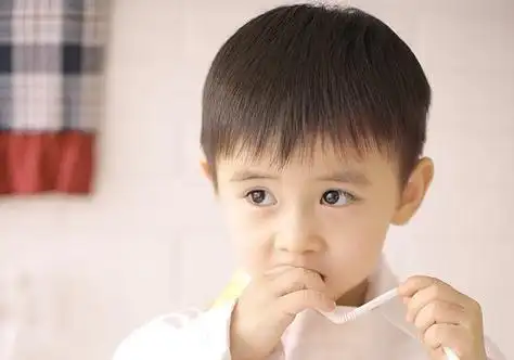 秋季男孩刘海短发最新设计献给额头大的小朋友 四五岁男孩梳最帅气