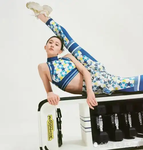 不愧是艺术体操女神张豆豆晒最新照全新写真时尚感十足诠释艺术之美