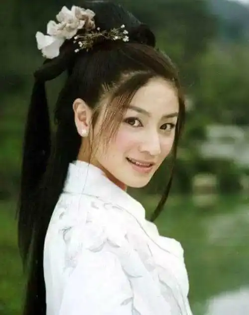 胡可年轻时旧照公开,甜美清纯少女感十足,把郑爽林允都比下去了