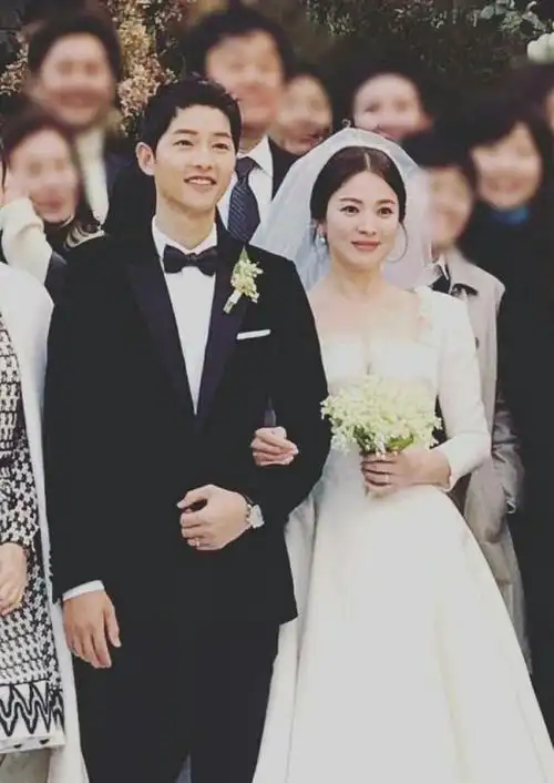 宋仲基与宋慧乔的婚遭无人机偷拍,他居然还这样做了