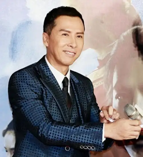 回顾:甄子丹李连杰现在高下立判,都是武打巨星,差距咋就这么大呢?