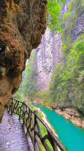 觅一处山水,享受这片刻的宁静,只要心怀怡静,处处皆是风景#美在山水间