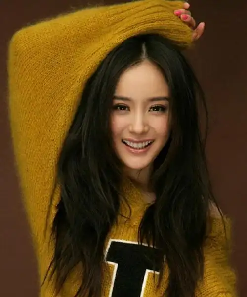 "百变女王"杨幂,轻松驾驭各种风格的衣服,网友:太养眼了!