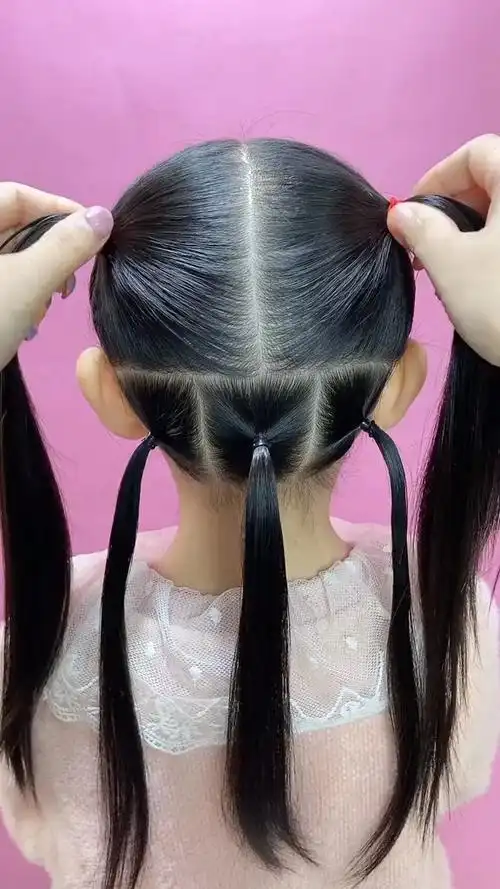 又一款儿童可爱漂亮的双丸子头发型